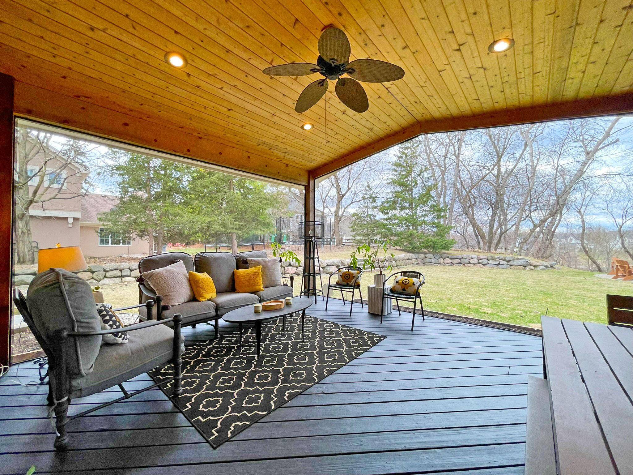6560 Shadow LN, Chanhassen, MN 55317