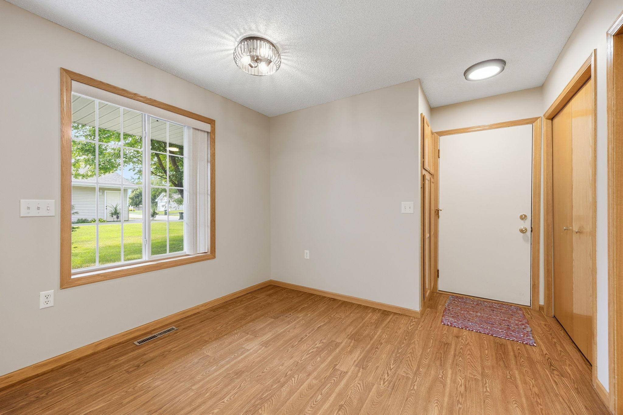 817 Greensview CT NW, Hutchinson, MN 55350
