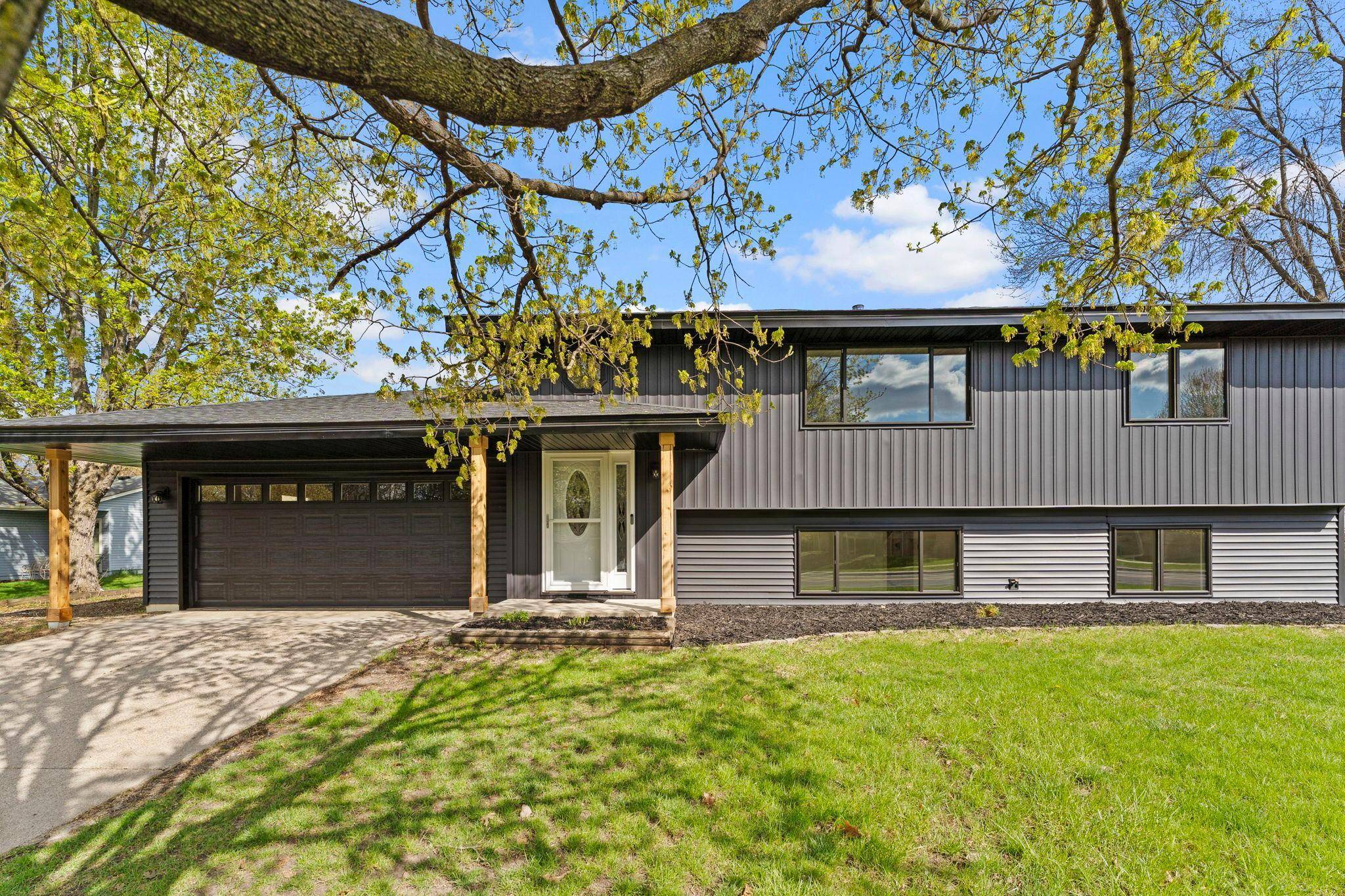 1600 Roosevelt DR W, Northfield, MN 55057