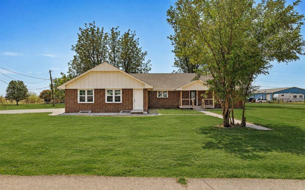 504 E 2nd ST, Calumet, OK 73014
