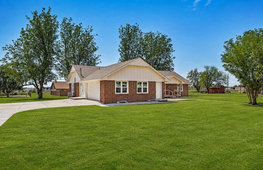 504 E 2nd ST, Calumet, OK 73014