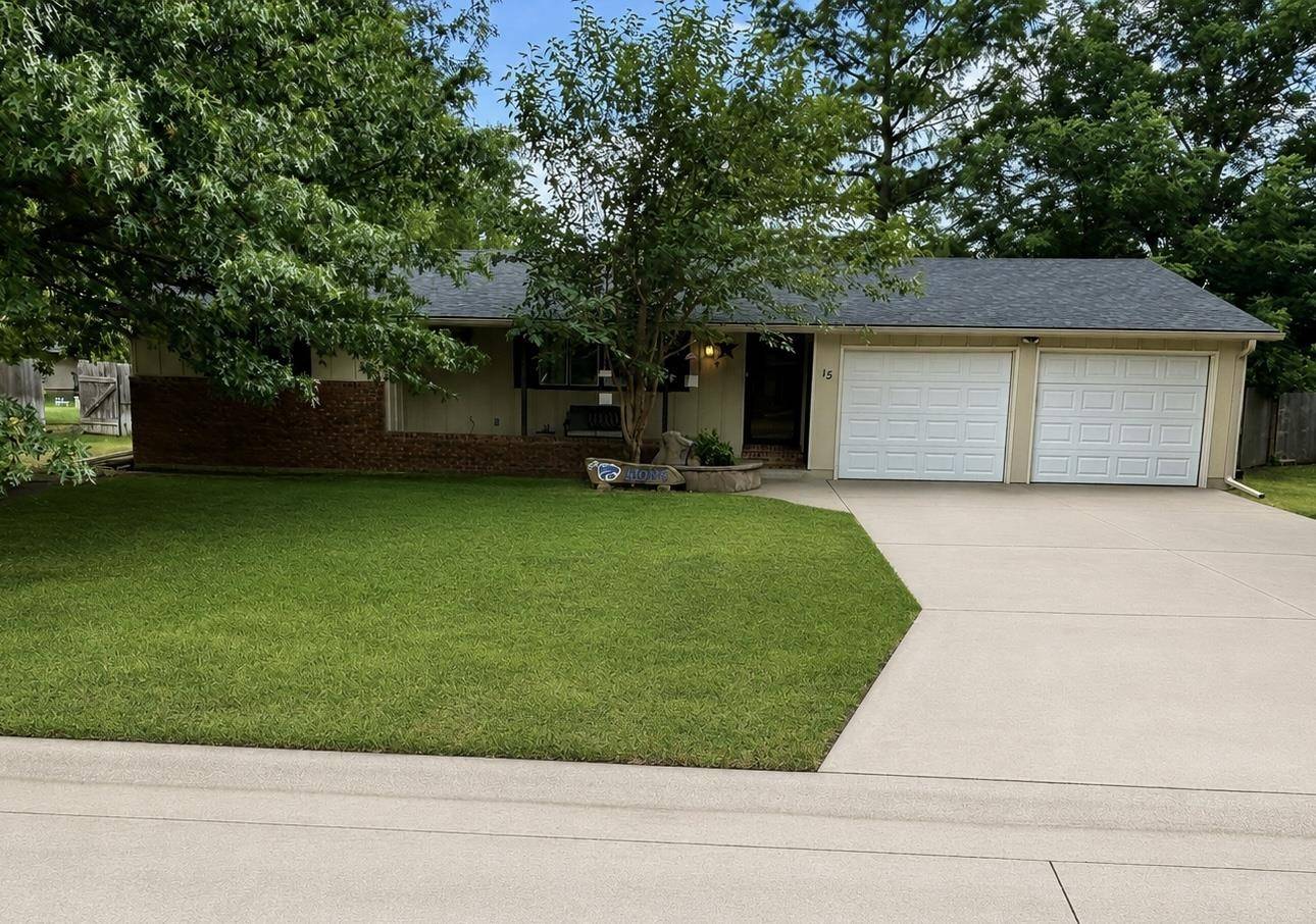 15 Sunset Drive, Hesston, KS 67062