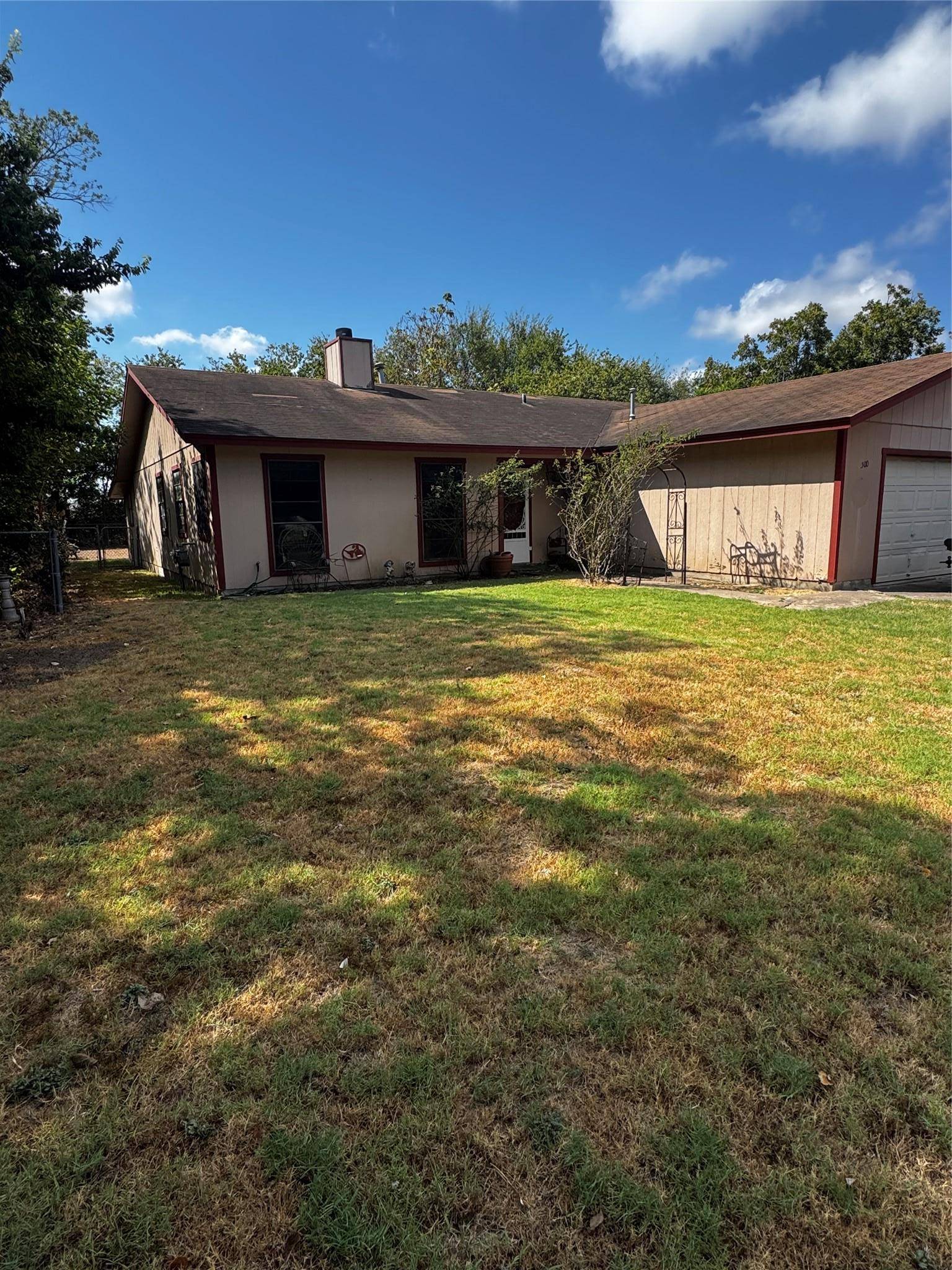 500 Hosack ST, Taylor, TX 76574