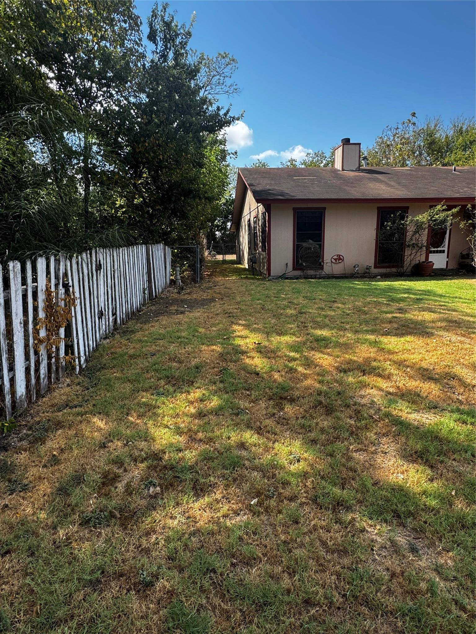 500 Hosack ST, Taylor, TX 76574