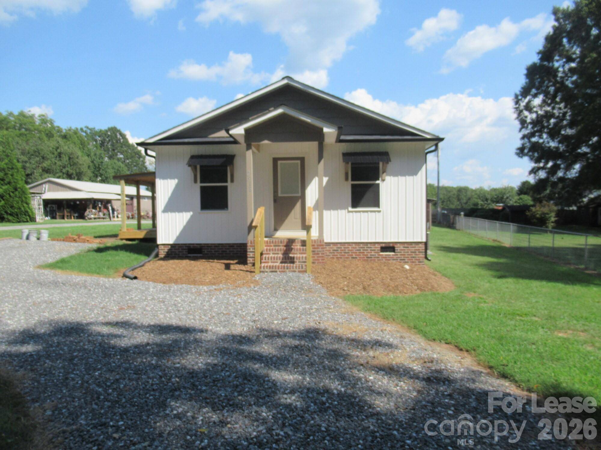 251B S B AVE, Maiden, NC 28650