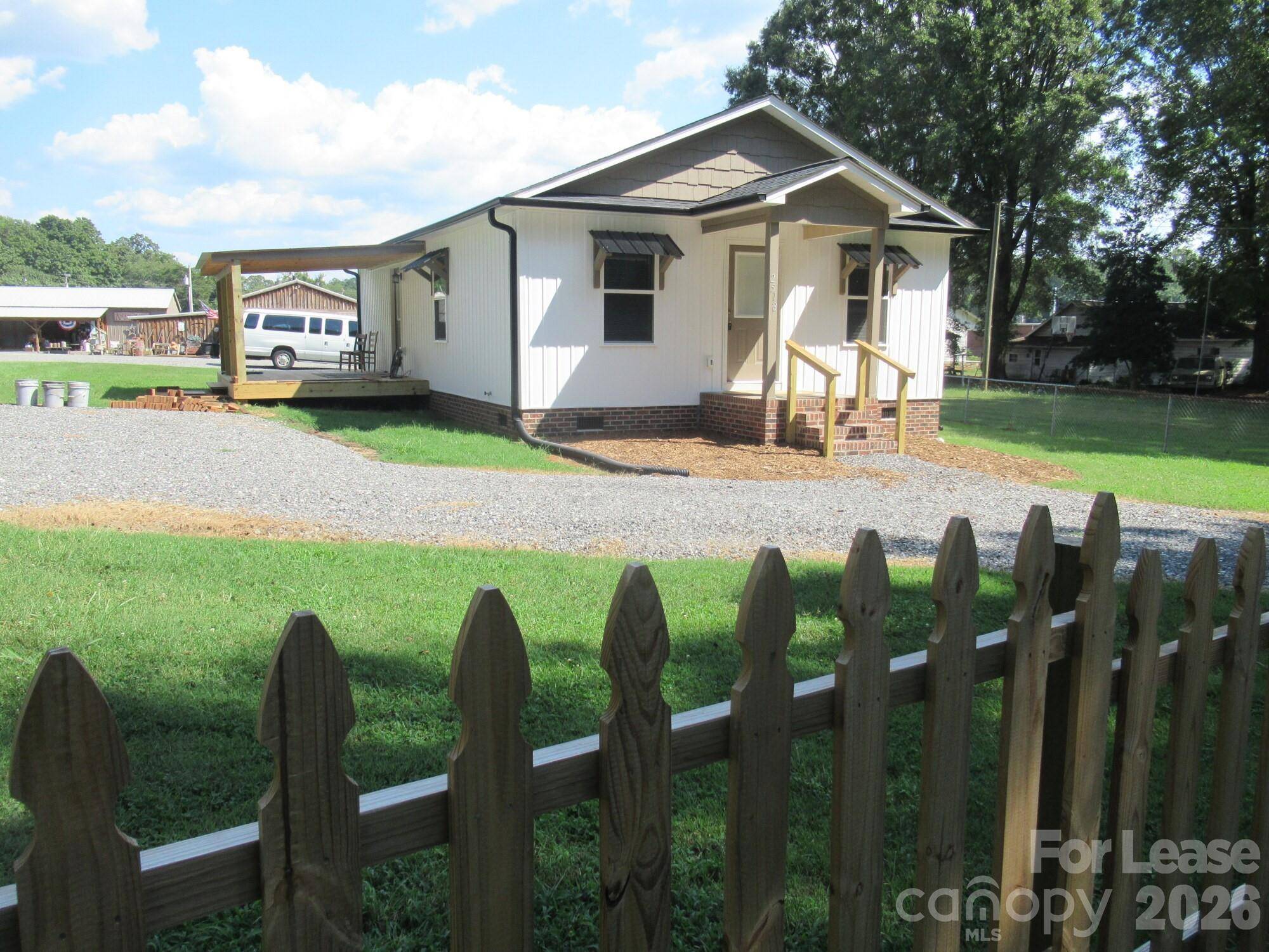 251B S B AVE, Maiden, NC 28650
