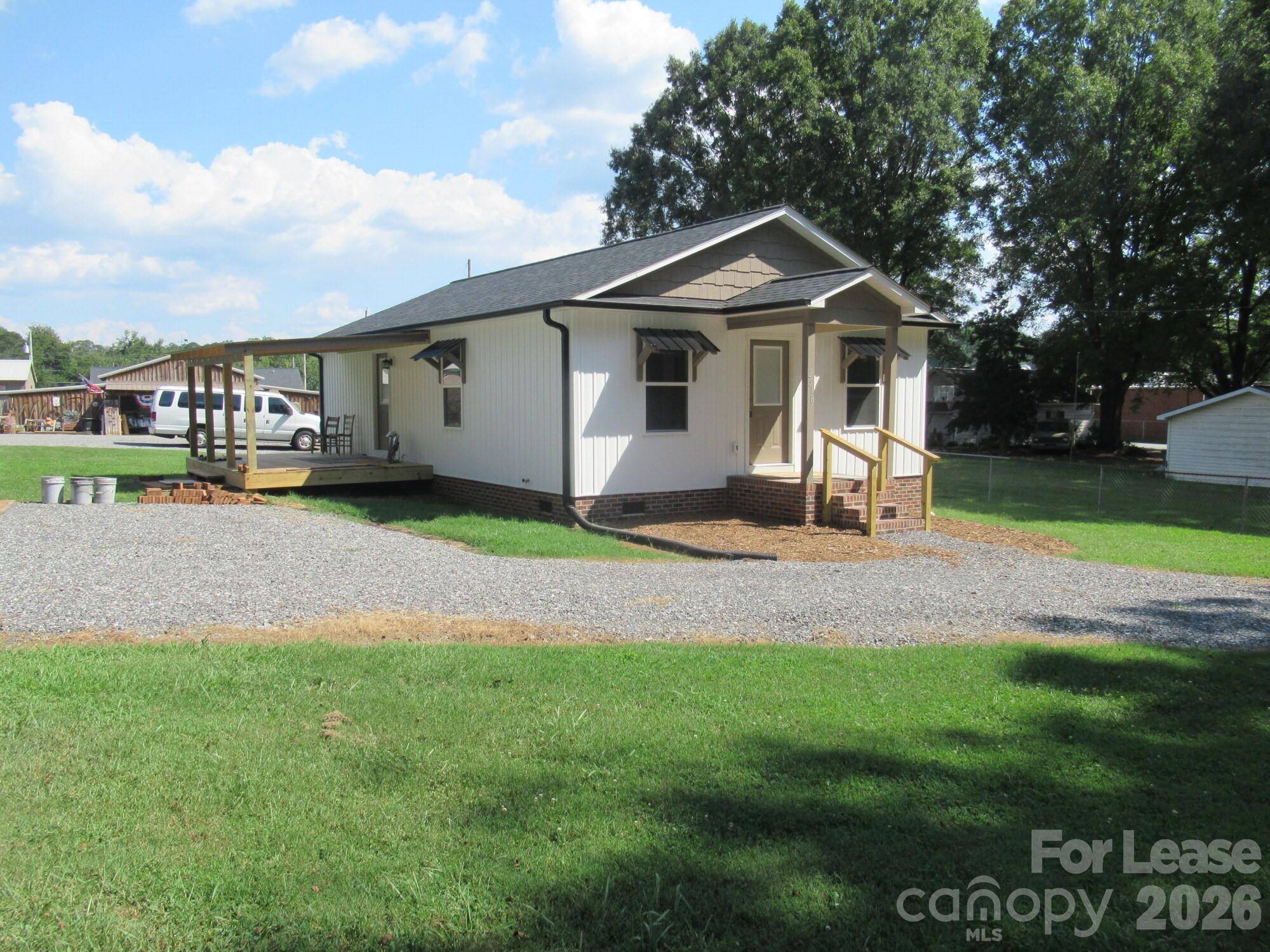251B S B AVE, Maiden, NC 28650