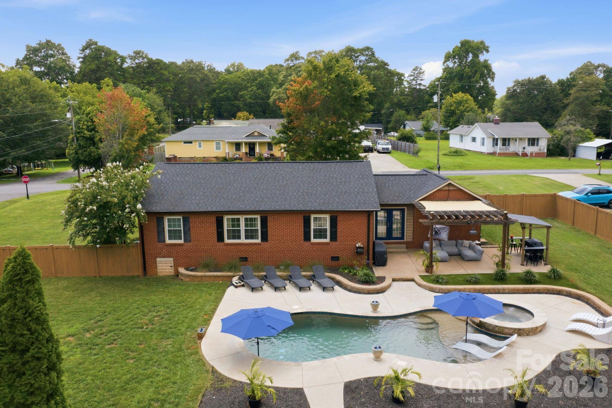 300 Eastwood DR, Mount Holly, NC 28120