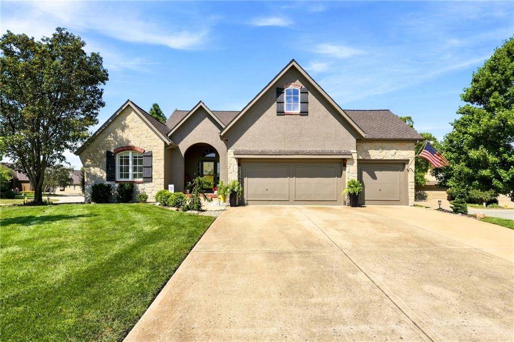 10948 S Cottage CT, Olathe, KS 66061