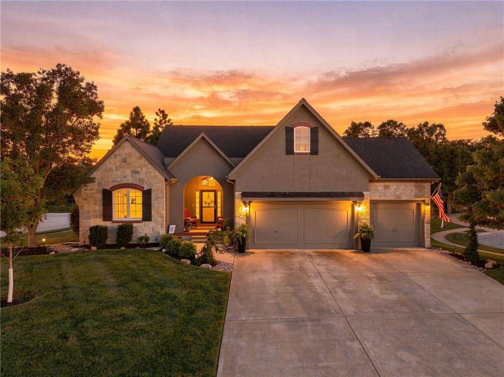 10948 S Cottage CT, Olathe, KS 66061
