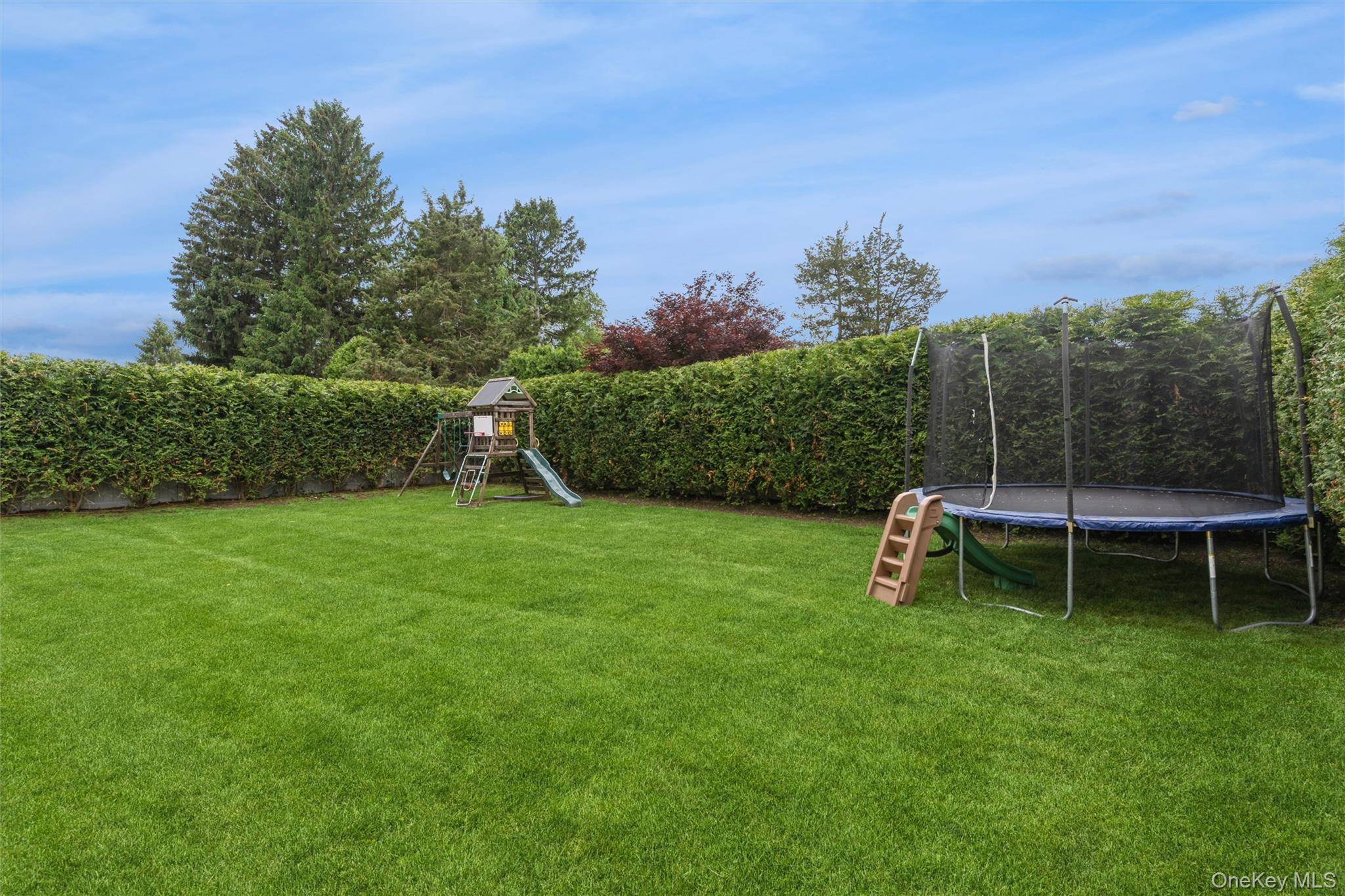 19 Fleetwood AVE, Melville, NY 11747
