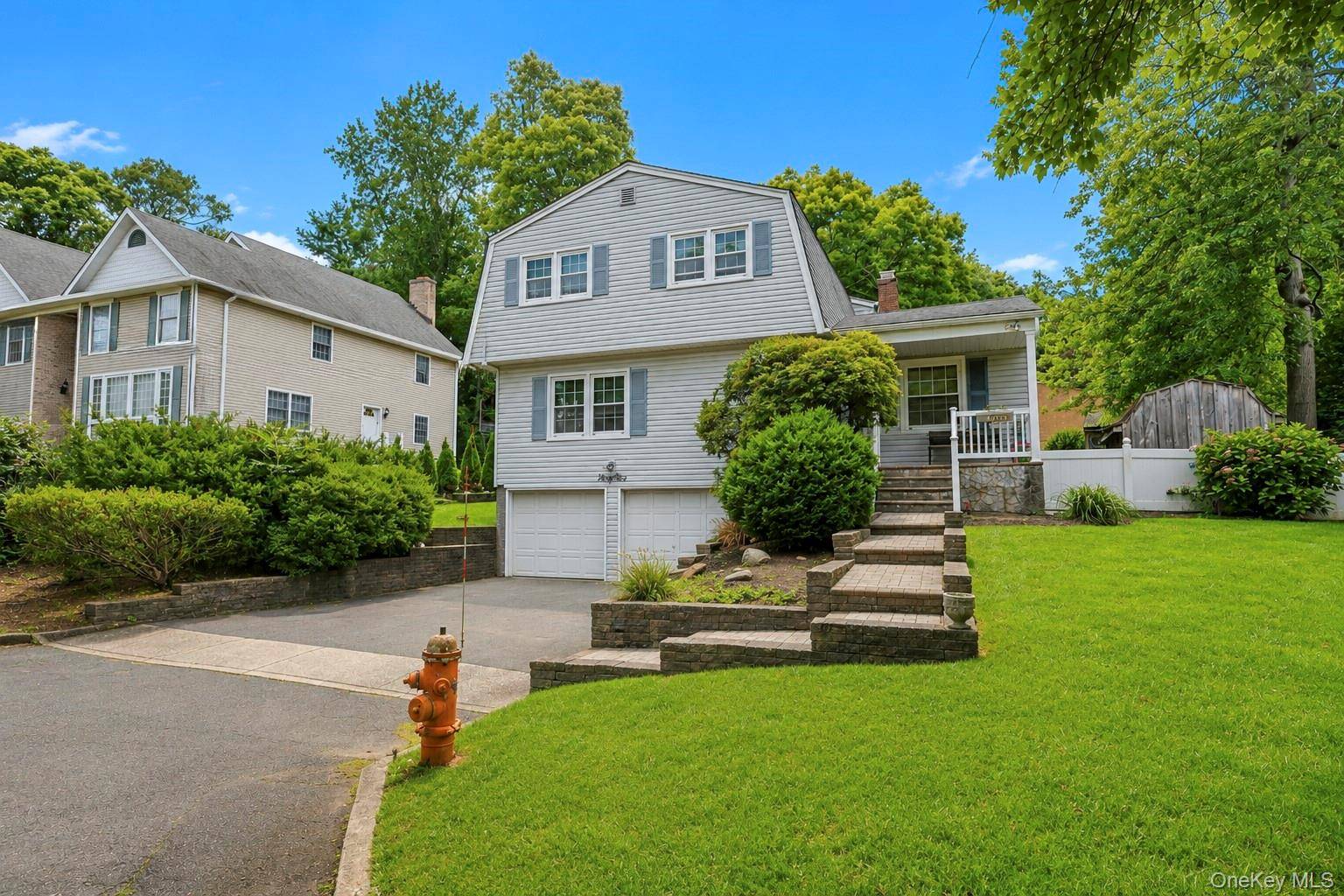 35 Sanford ST, Huntington Station, NY 11746