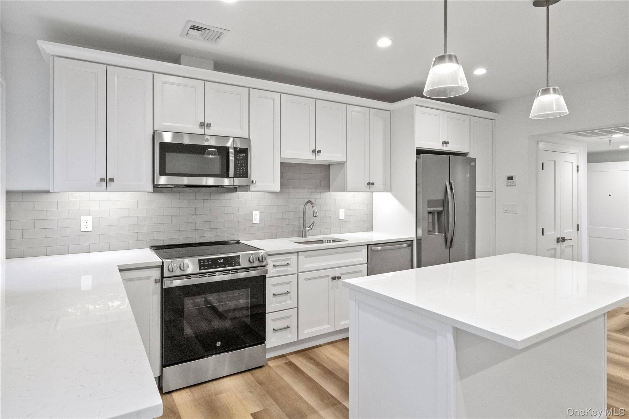 71 W Main ST #2A, Oyster Bay, NY 11771