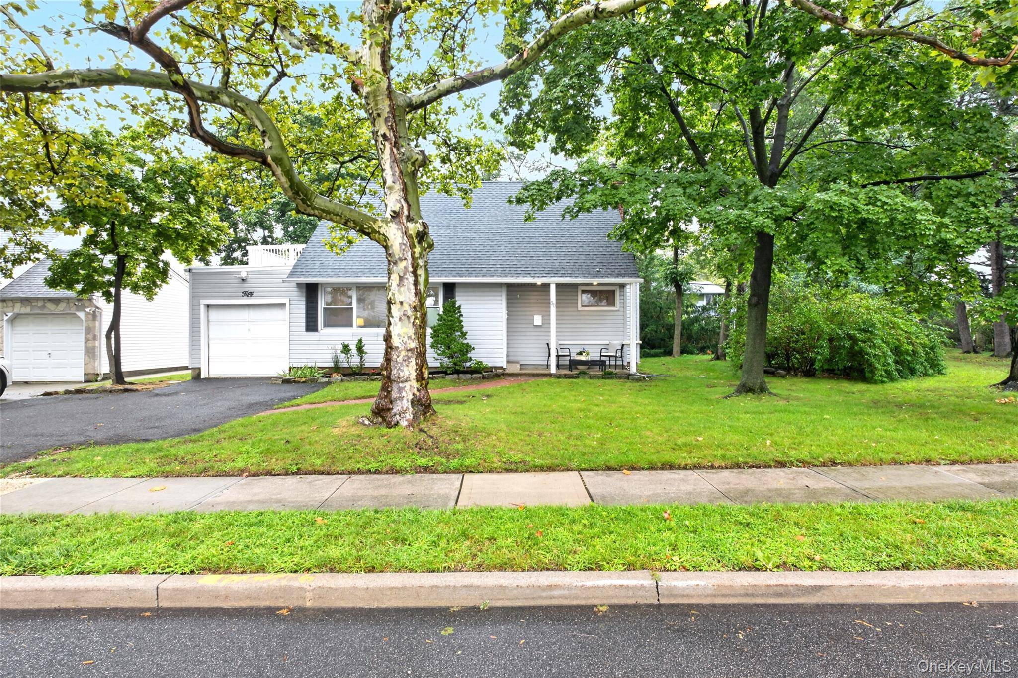 50 Commander AVE, Garden City, NY 11530