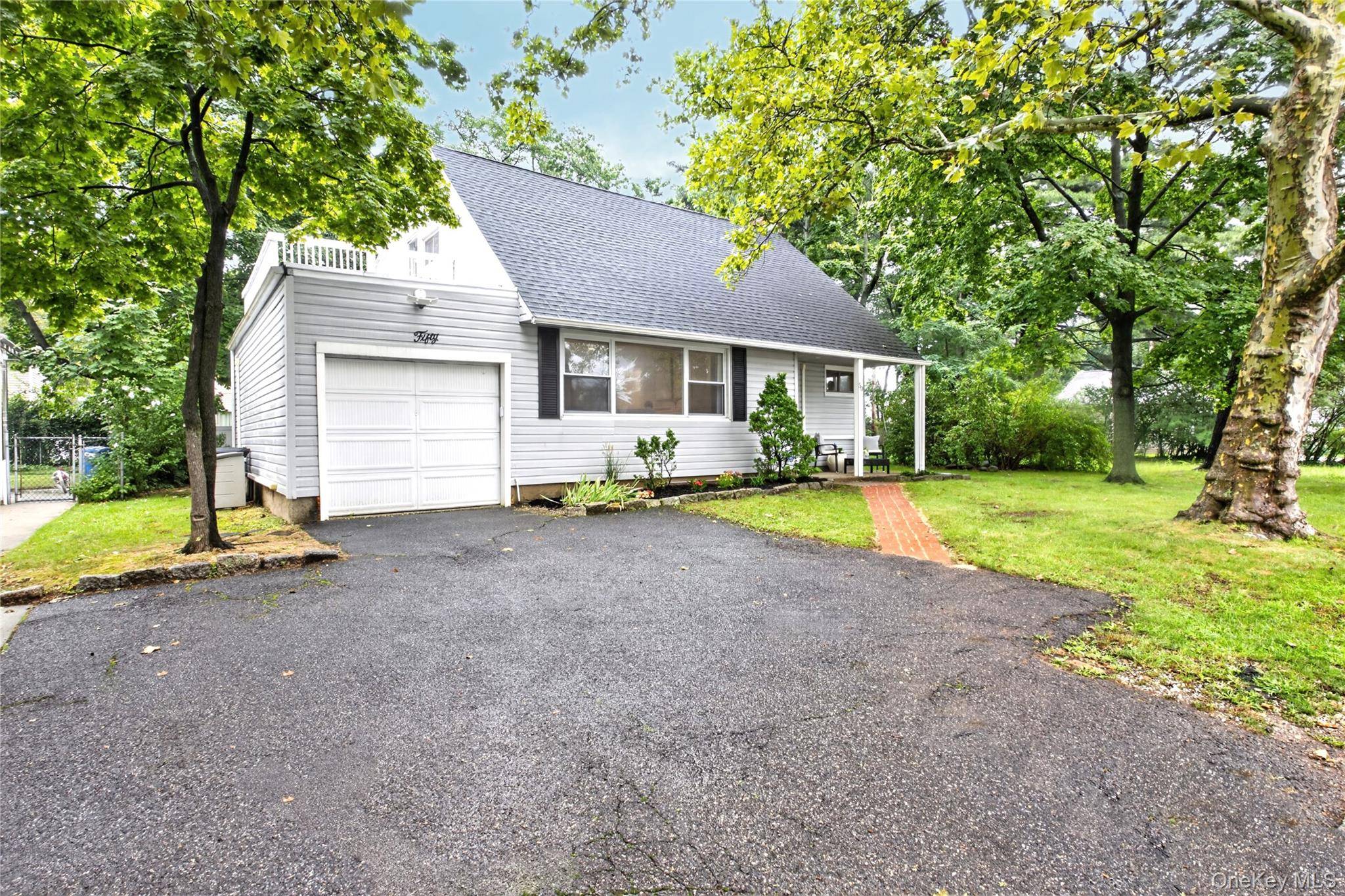 50 Commander AVE, Garden City, NY 11530
