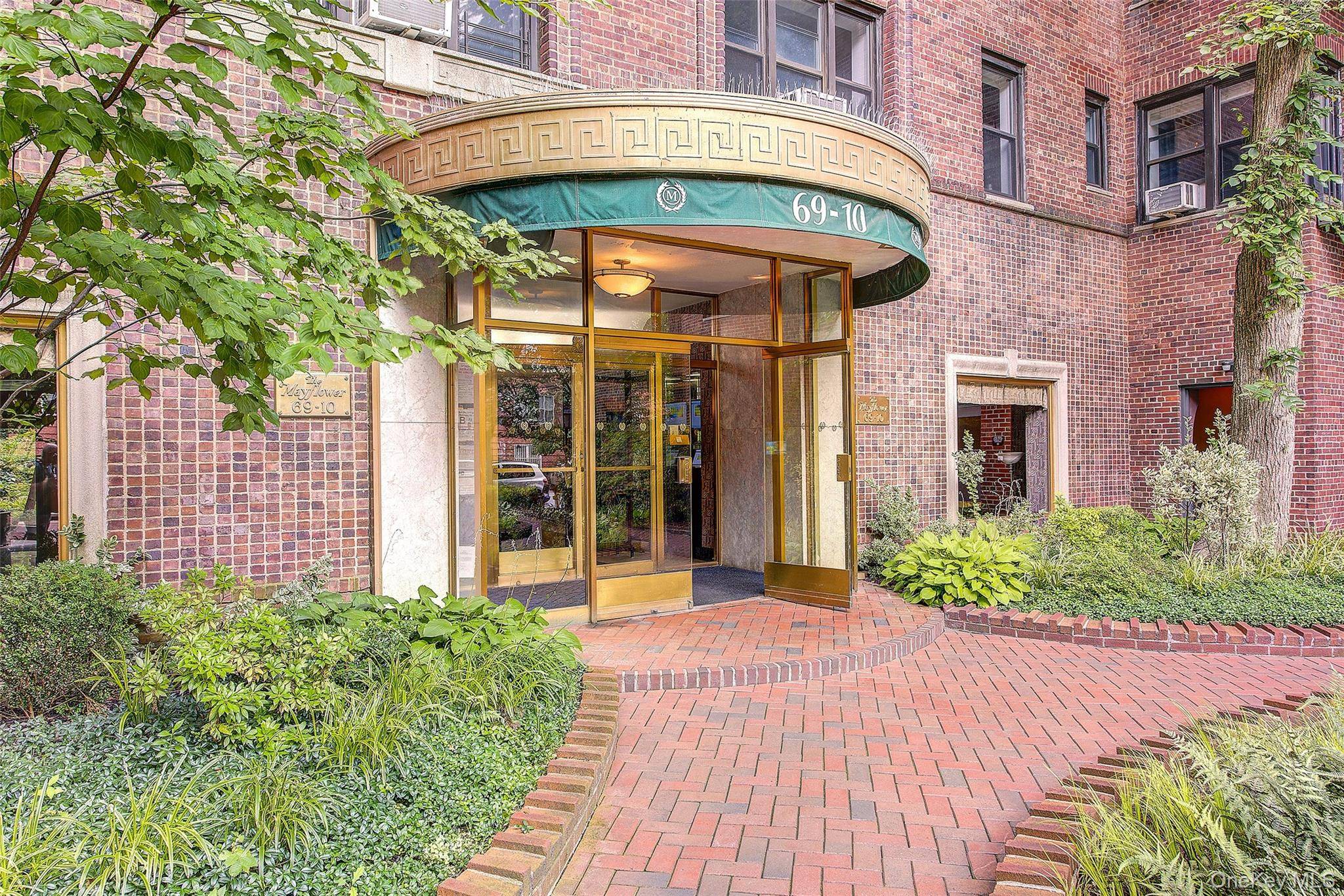 69-10 Yellowstone BLVD #207, Forest Hills, NY 11375