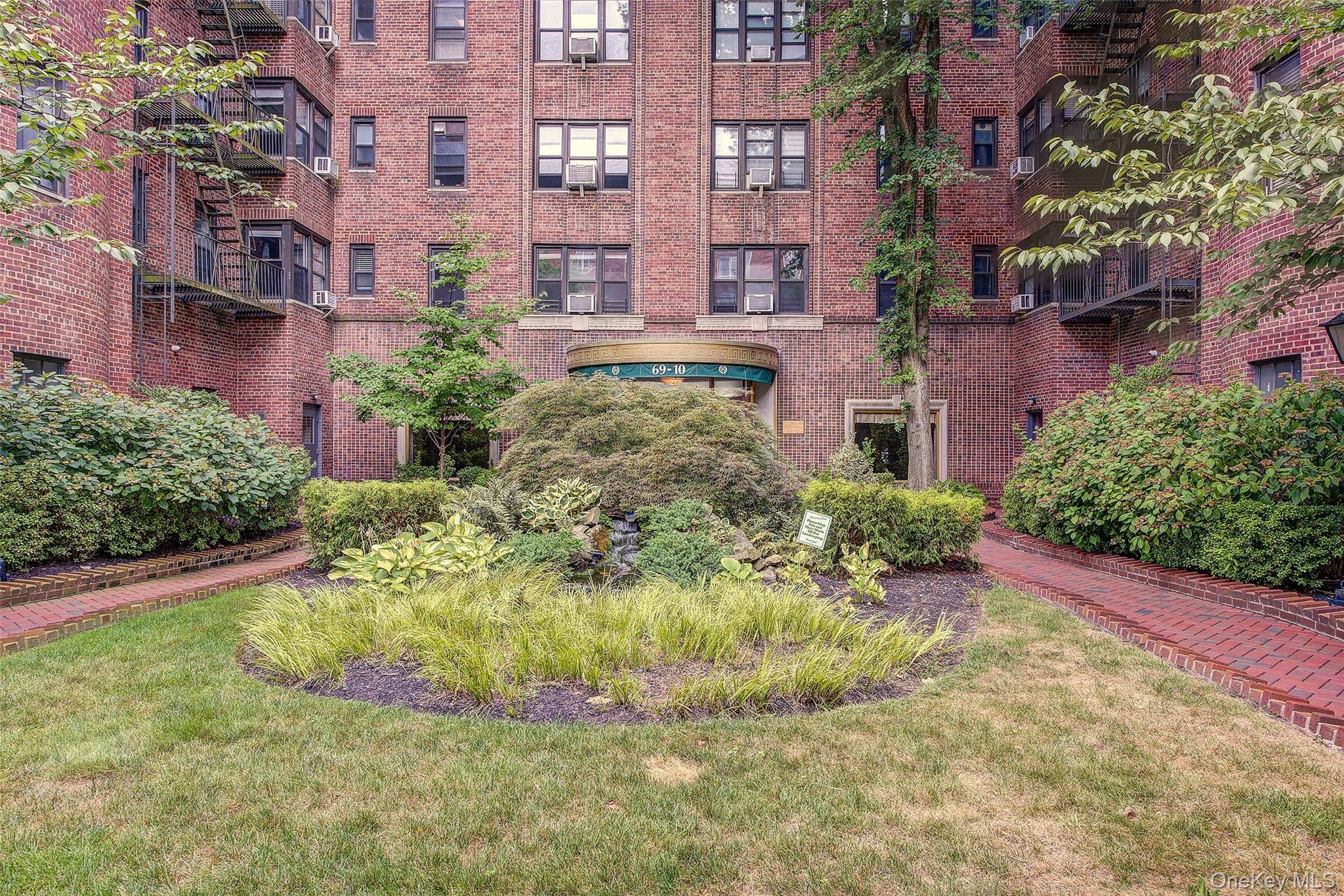 69-10 Yellowstone BLVD #207, Forest Hills, NY 11375