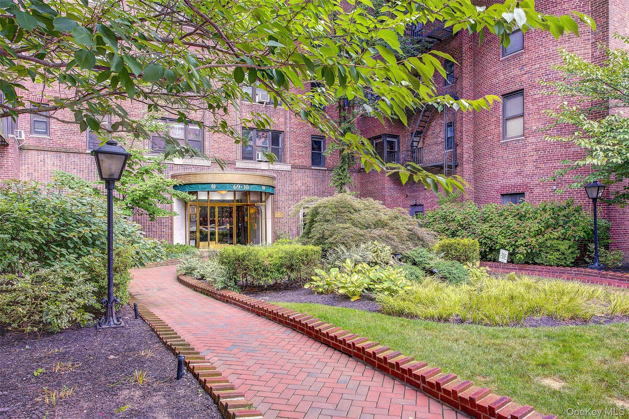 69-10 Yellowstone BLVD #207, Forest Hills, NY 11375