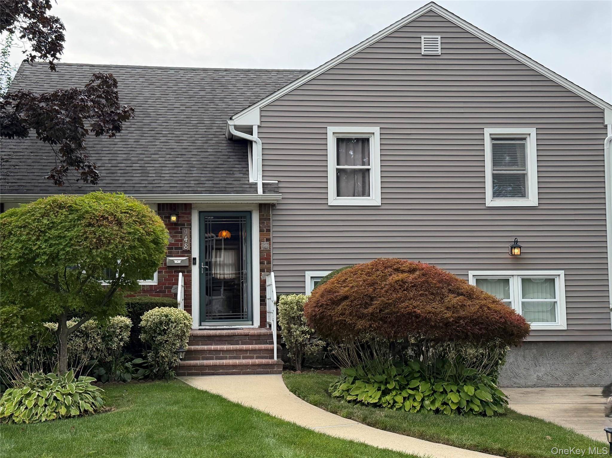 948 Simon PL, Wantagh, NY 11793
