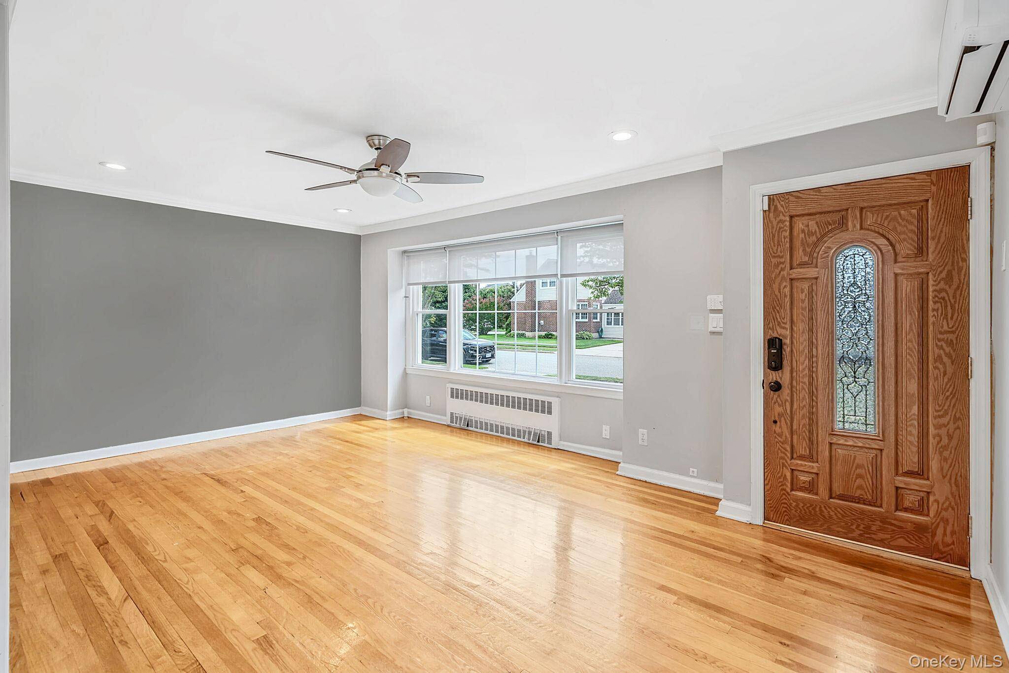 190 Albertson PL, Mineola, NY 11501