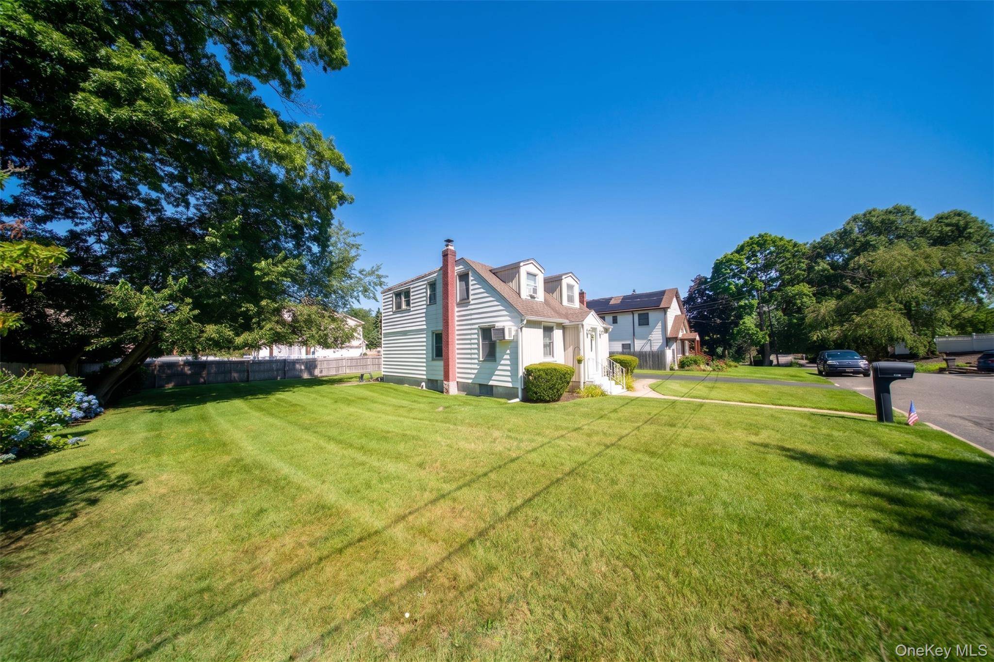 120 Aspen RD, Kings Park, NY 11754