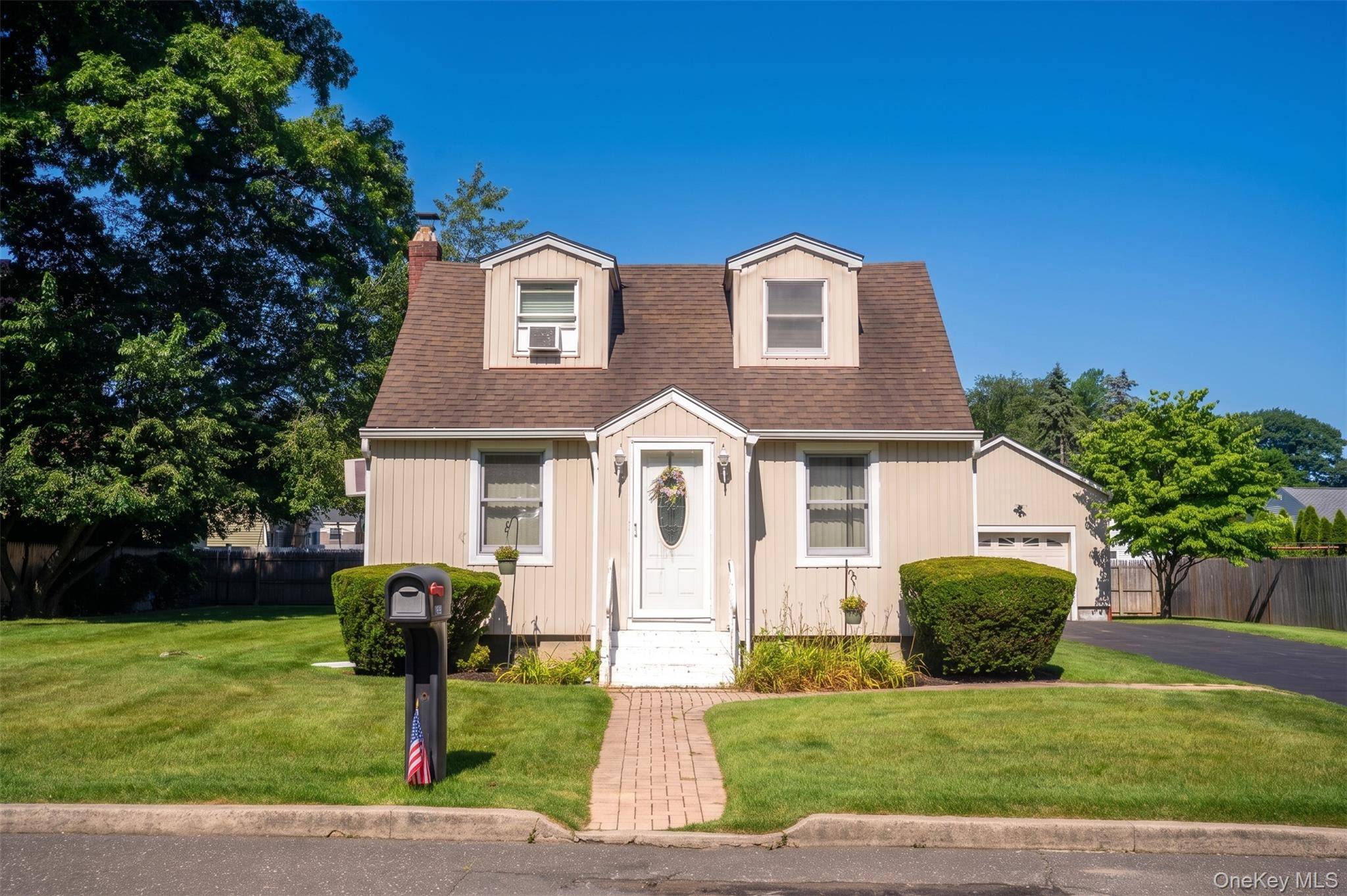 120 Aspen RD, Kings Park, NY 11754