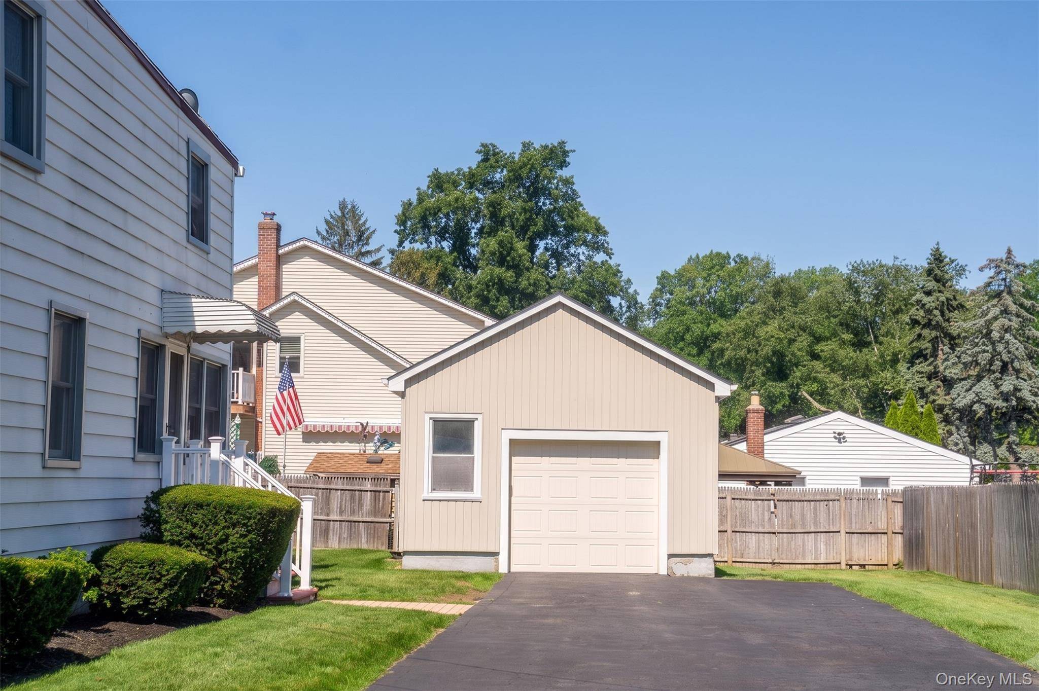 120 Aspen RD, Kings Park, NY 11754