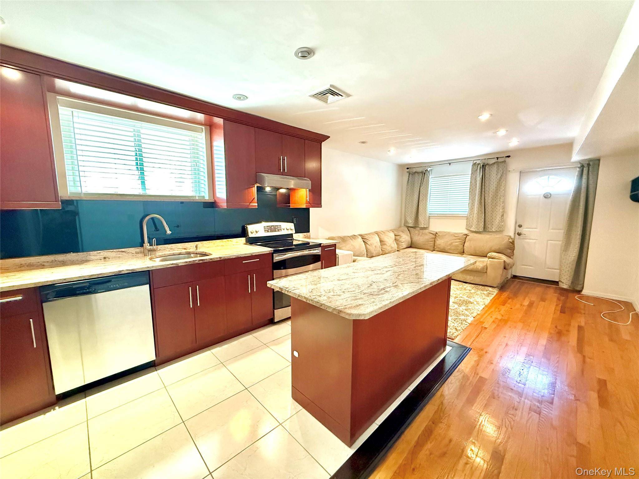 32 Elissa LN #Unit 1, Yonkers, NY 10710