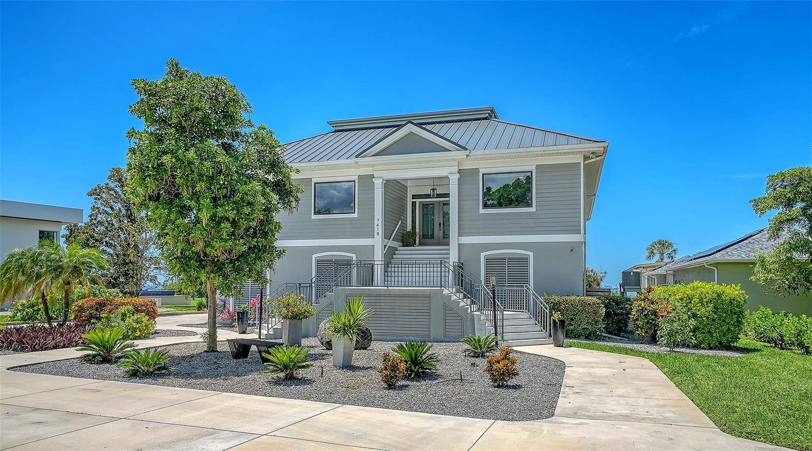 7418 WESTMORELAND DR, Sarasota, FL 34243