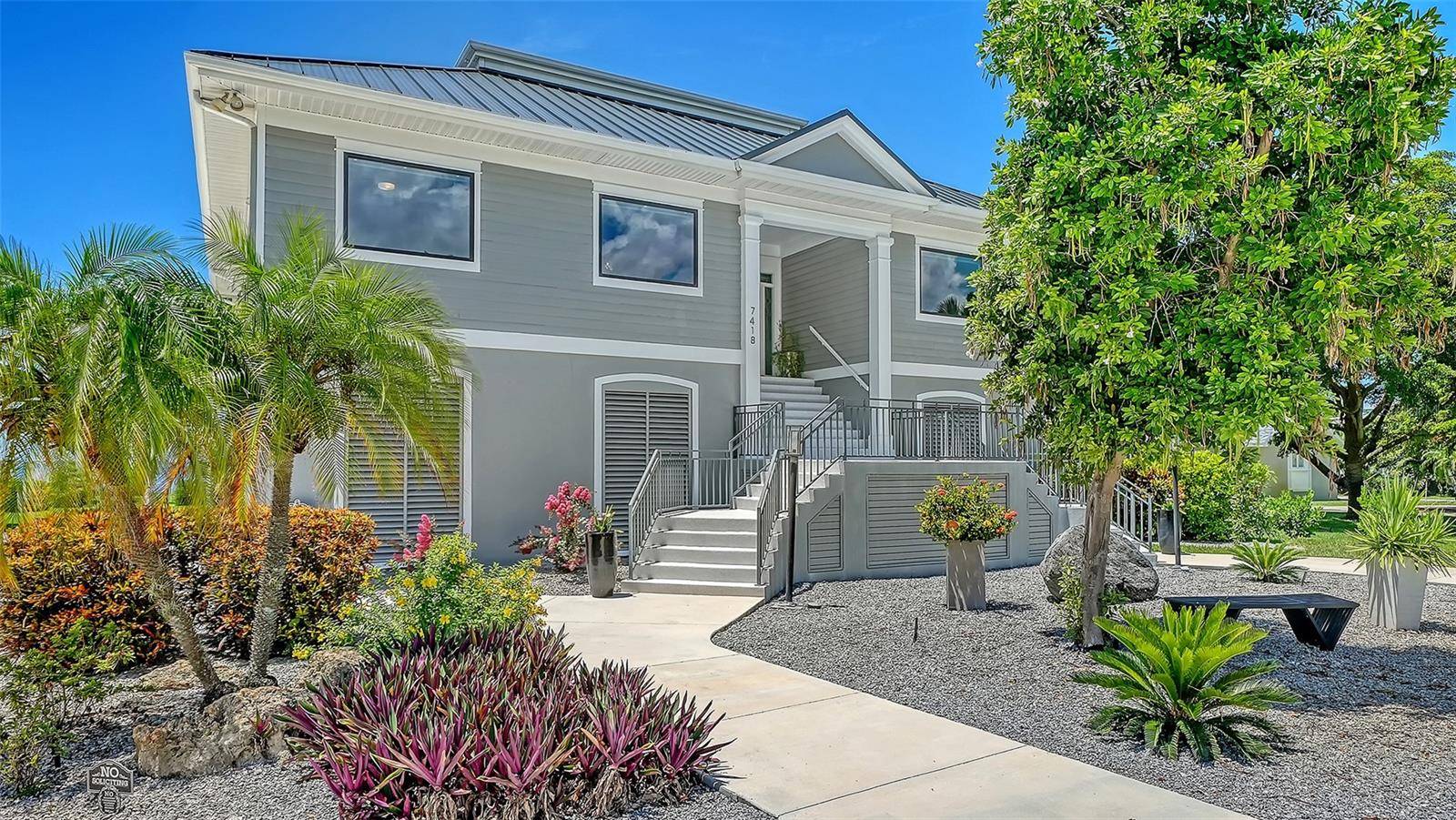 7418 WESTMORELAND DR, Sarasota, FL 34243