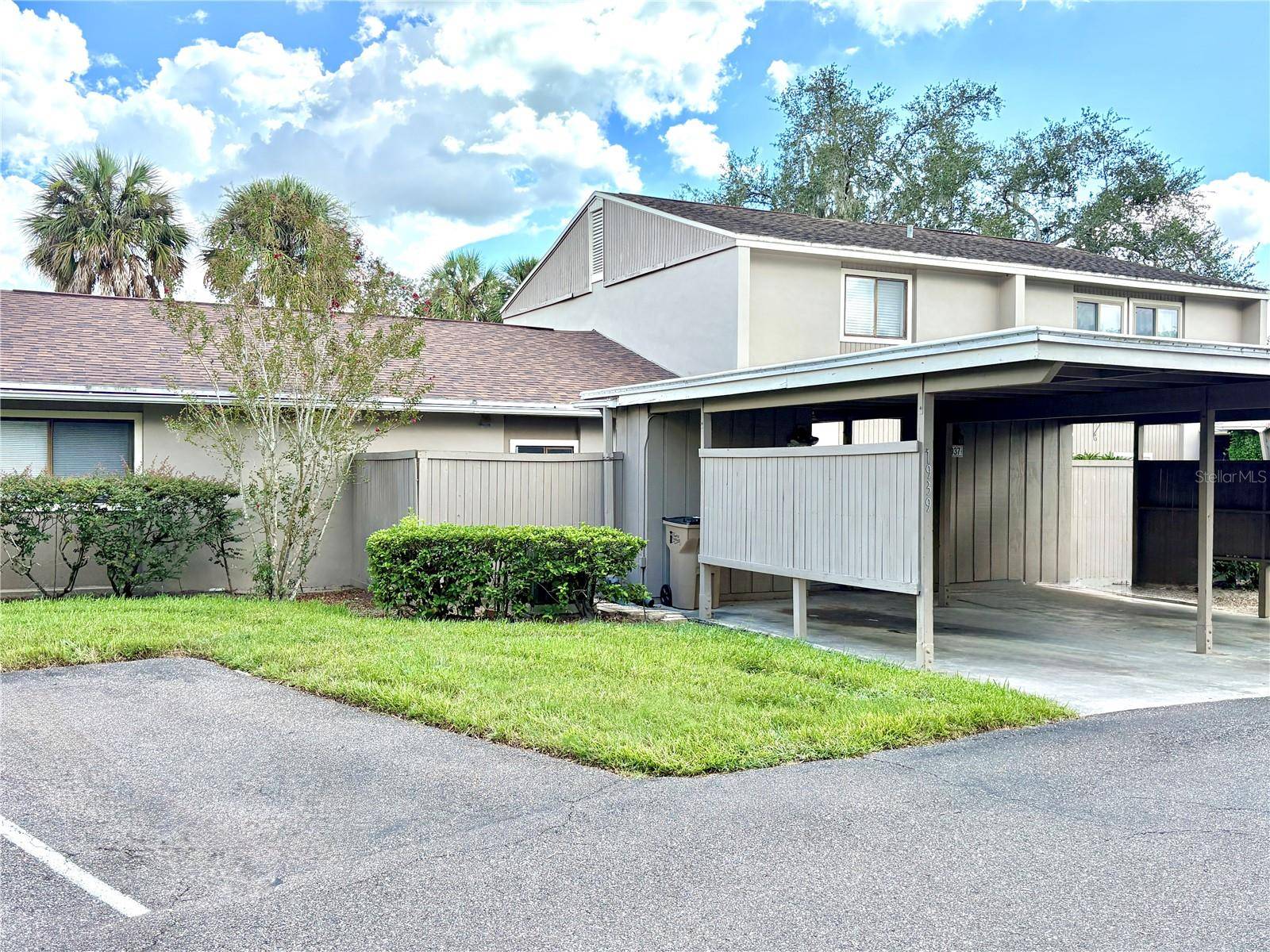 7939 PINE DR #7939, Temple Terrace, FL 33637