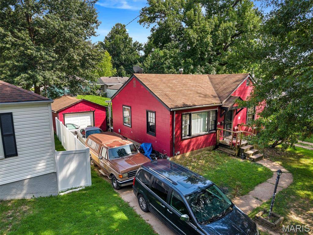 1944 Falcon DR, Hanley Hills, MO 63133