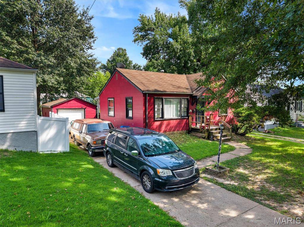 1944 Falcon DR, Hanley Hills, MO 63133