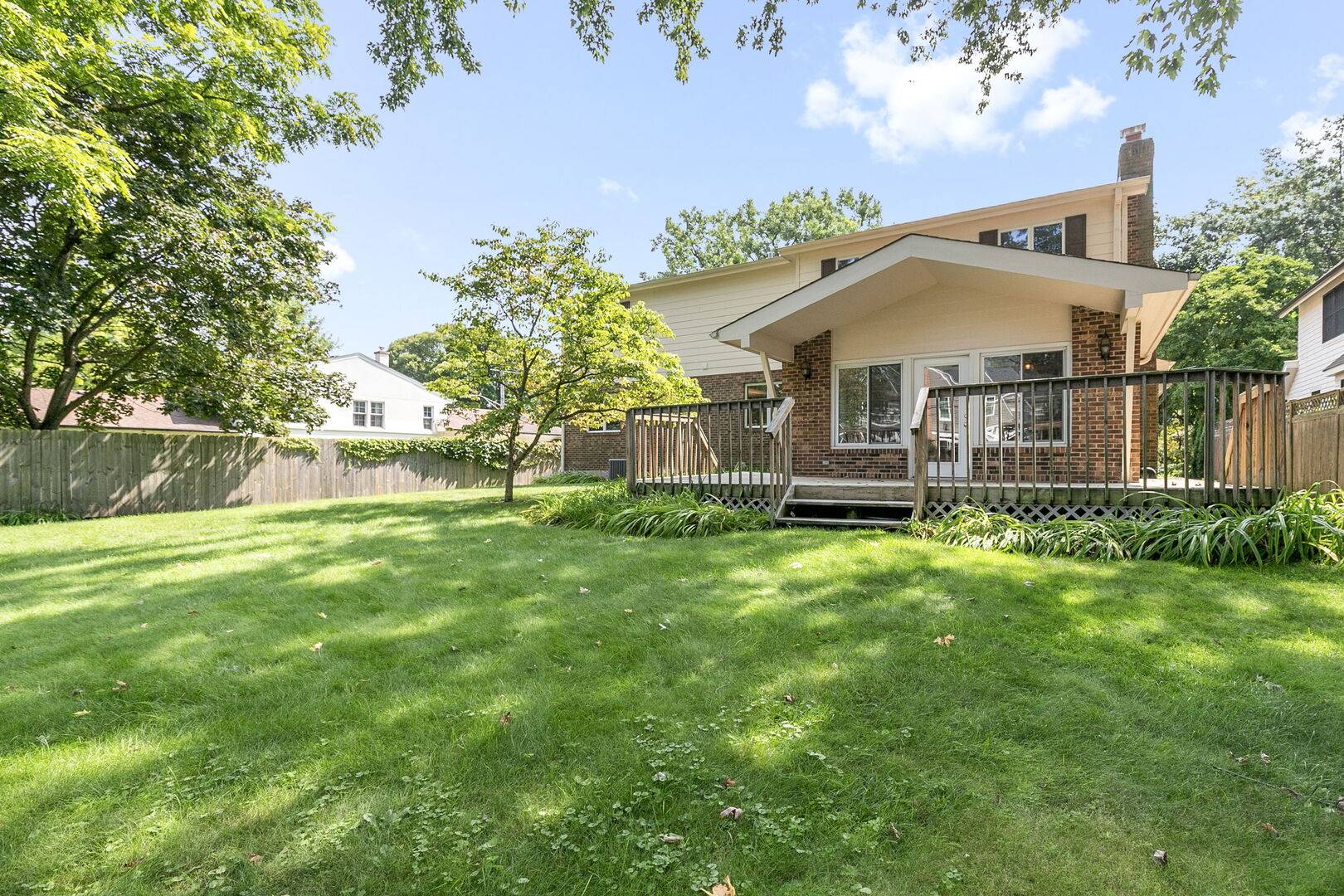 360 E Woodland RD, Lake Bluff, IL 60044