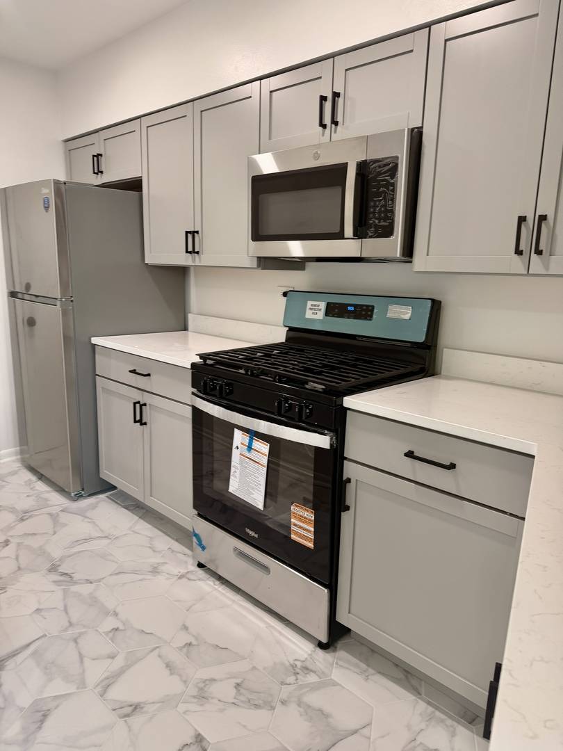 8537 Niles Center RD #3B, Skokie, IL 60077