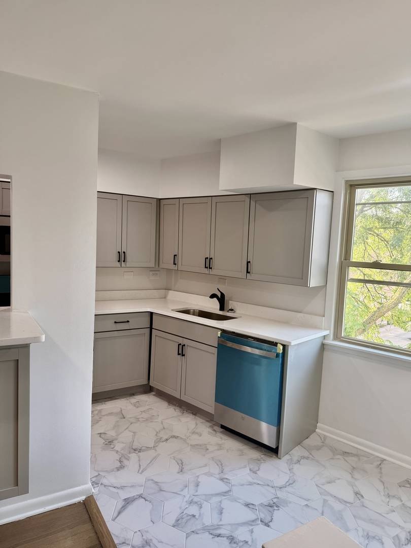 8537 Niles Center RD #3B, Skokie, IL 60077