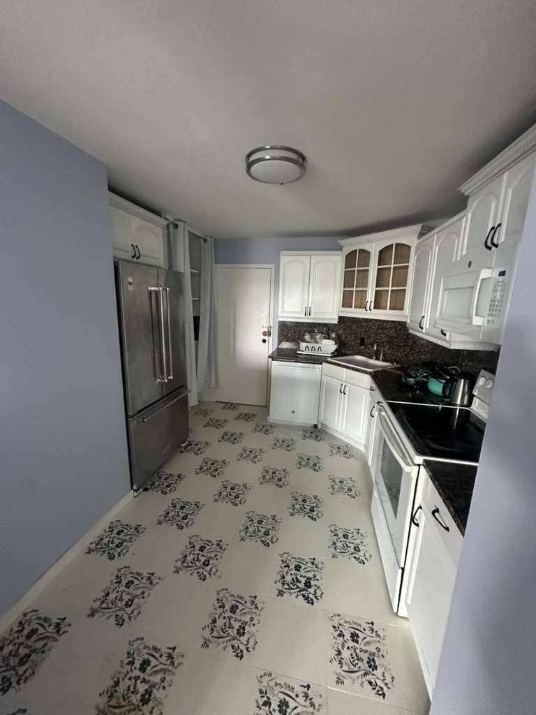 6033 N Sheridan RD #39E, Chicago, IL 60660
