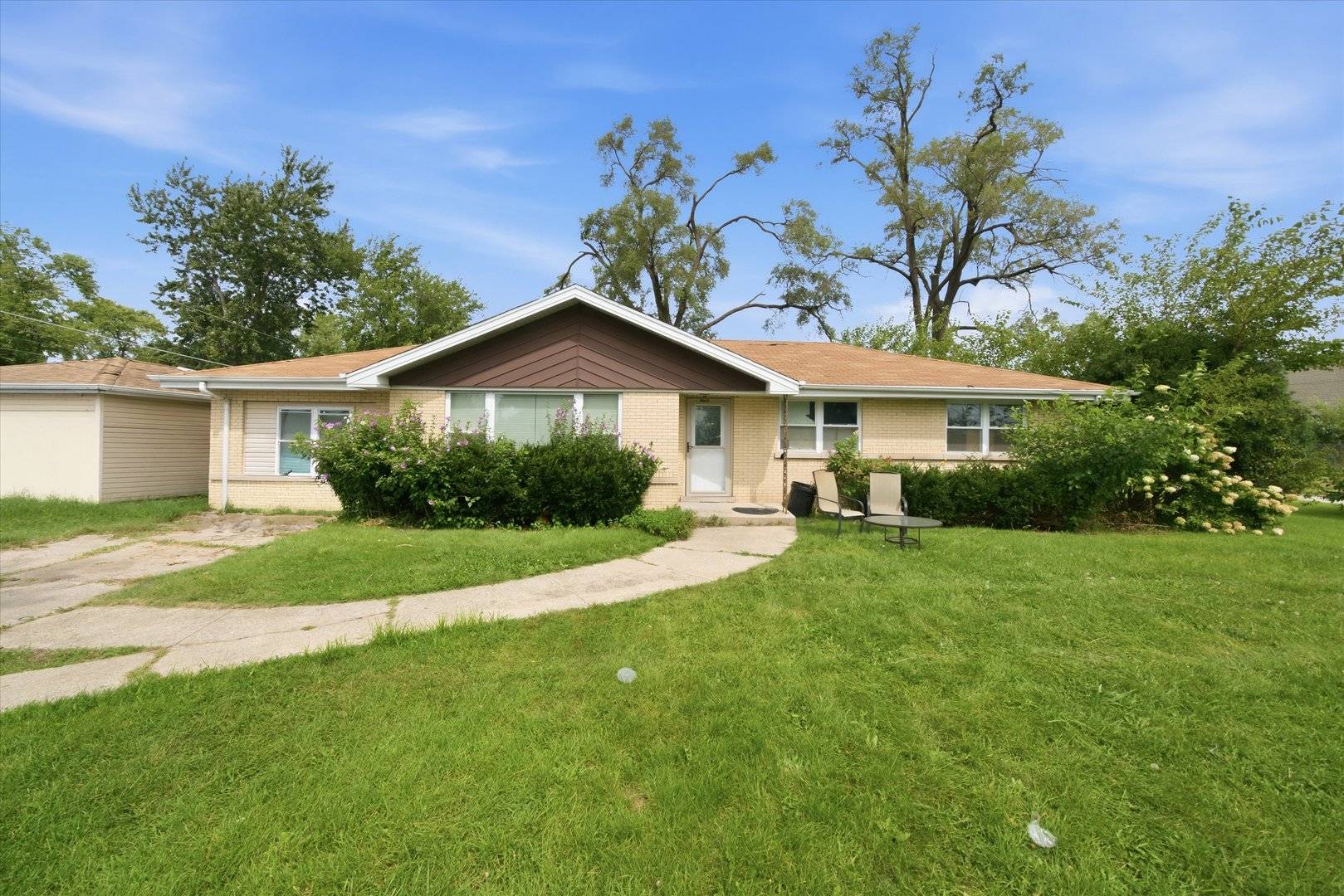 9342 S 76th AVE, Hickory Hills, IL 60457