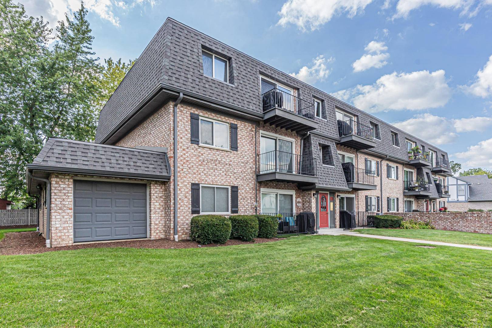 900 S Plum Grove RD #216, Palatine, IL 60067
