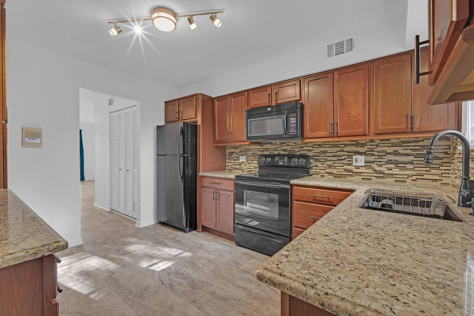 900 S Plum Grove RD #216, Palatine, IL 60067