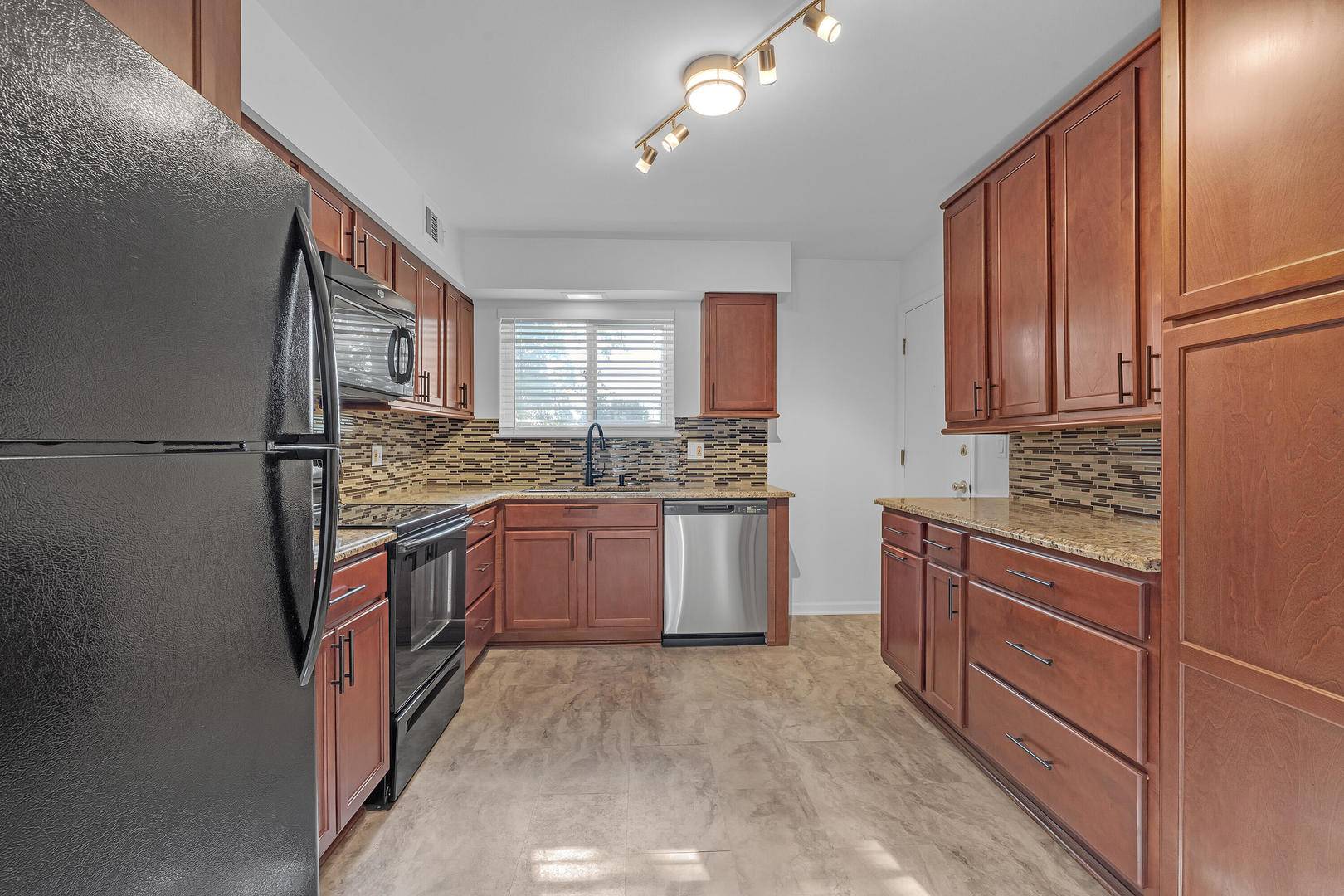 900 S Plum Grove RD #216, Palatine, IL 60067