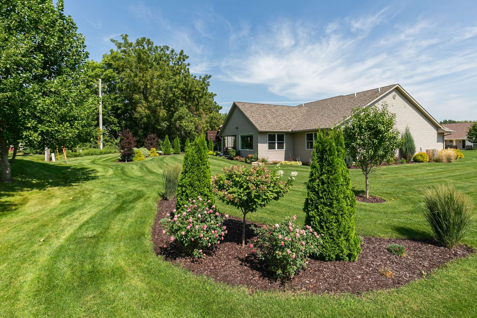1111 33rd Ave CIR, Silvis, IL 61282