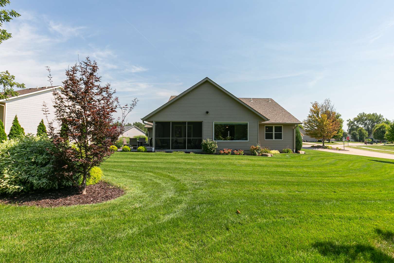 1111 33rd Ave CIR, Silvis, IL 61282