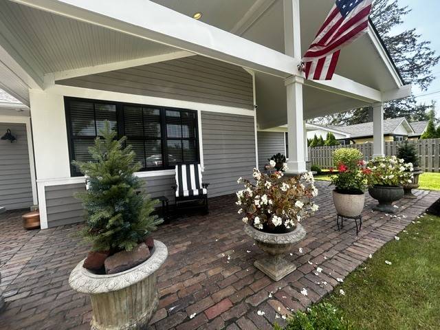 525 W Deerpath RD, Lake Forest, IL 60045