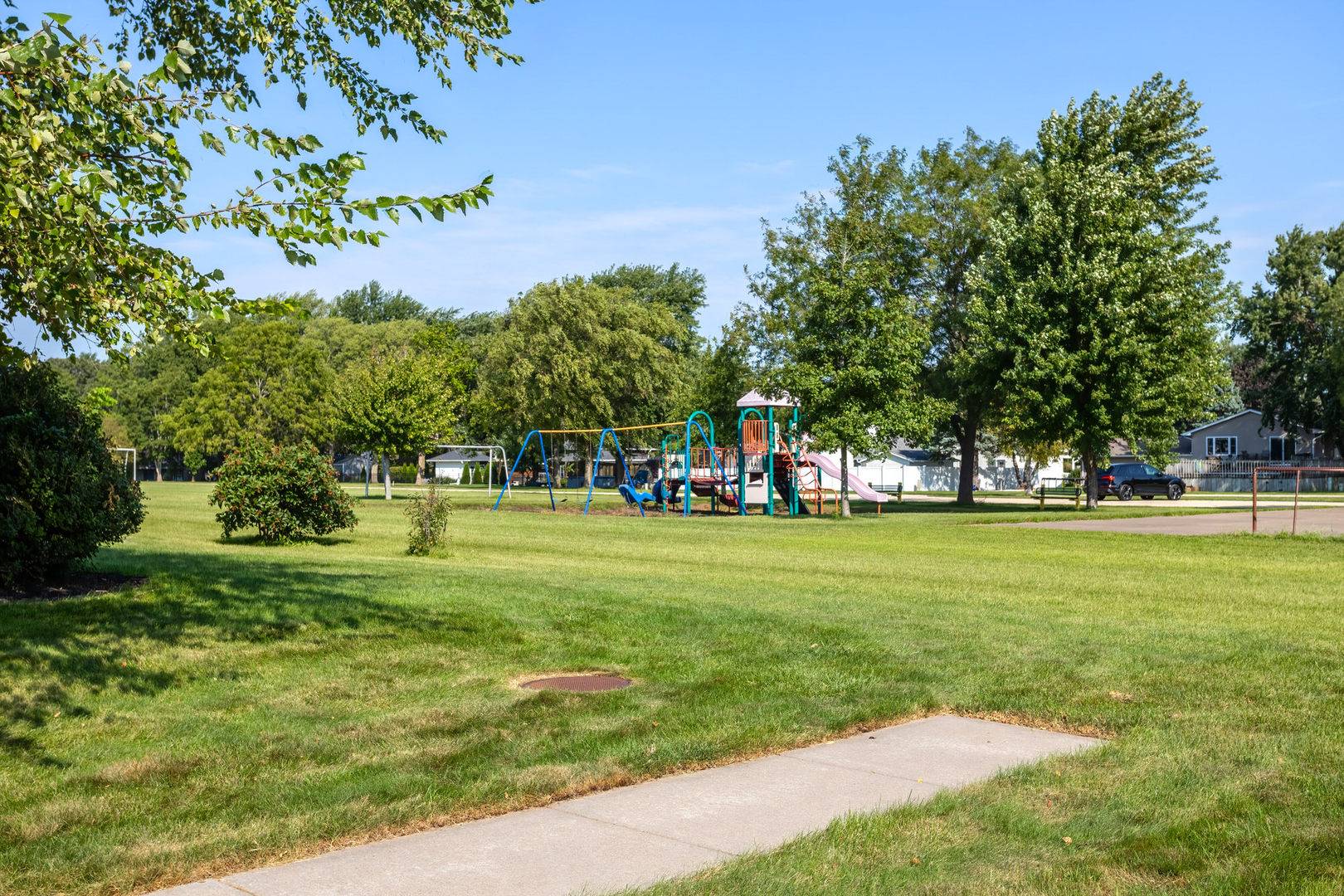 410 S Diamond DR, Long Grove, IA 52756
