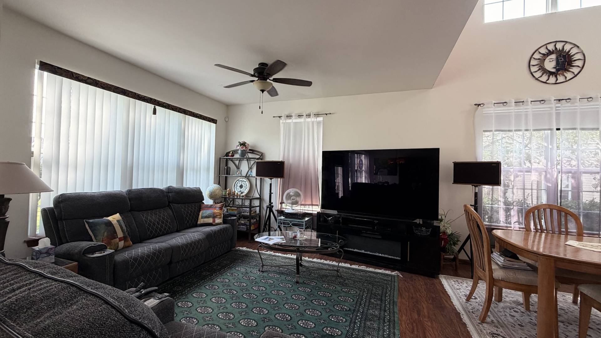 105 Grandview CT, Volo, IL 60020