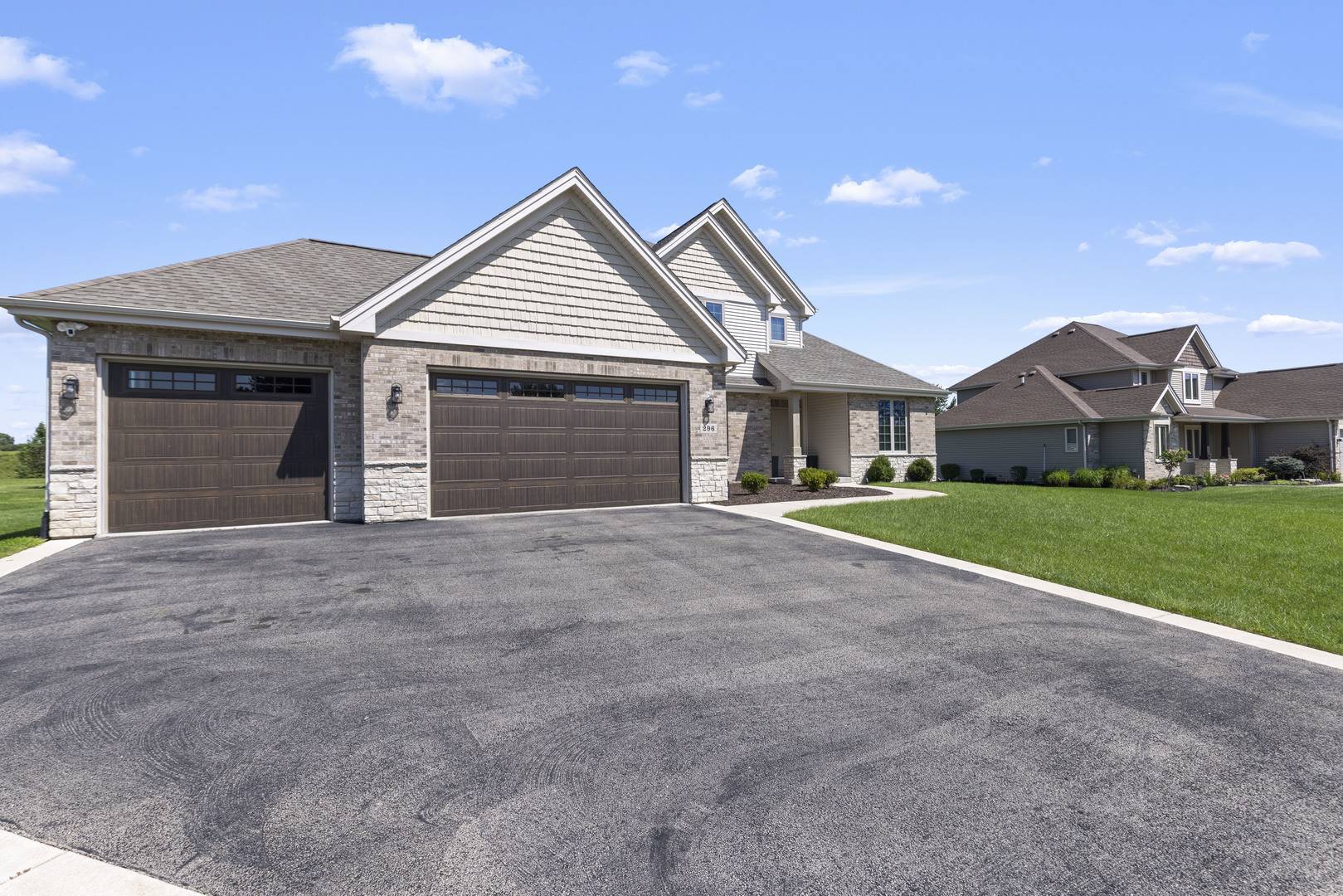 296 CLUB HOUSE DR, Cherry Valley, IL 61016