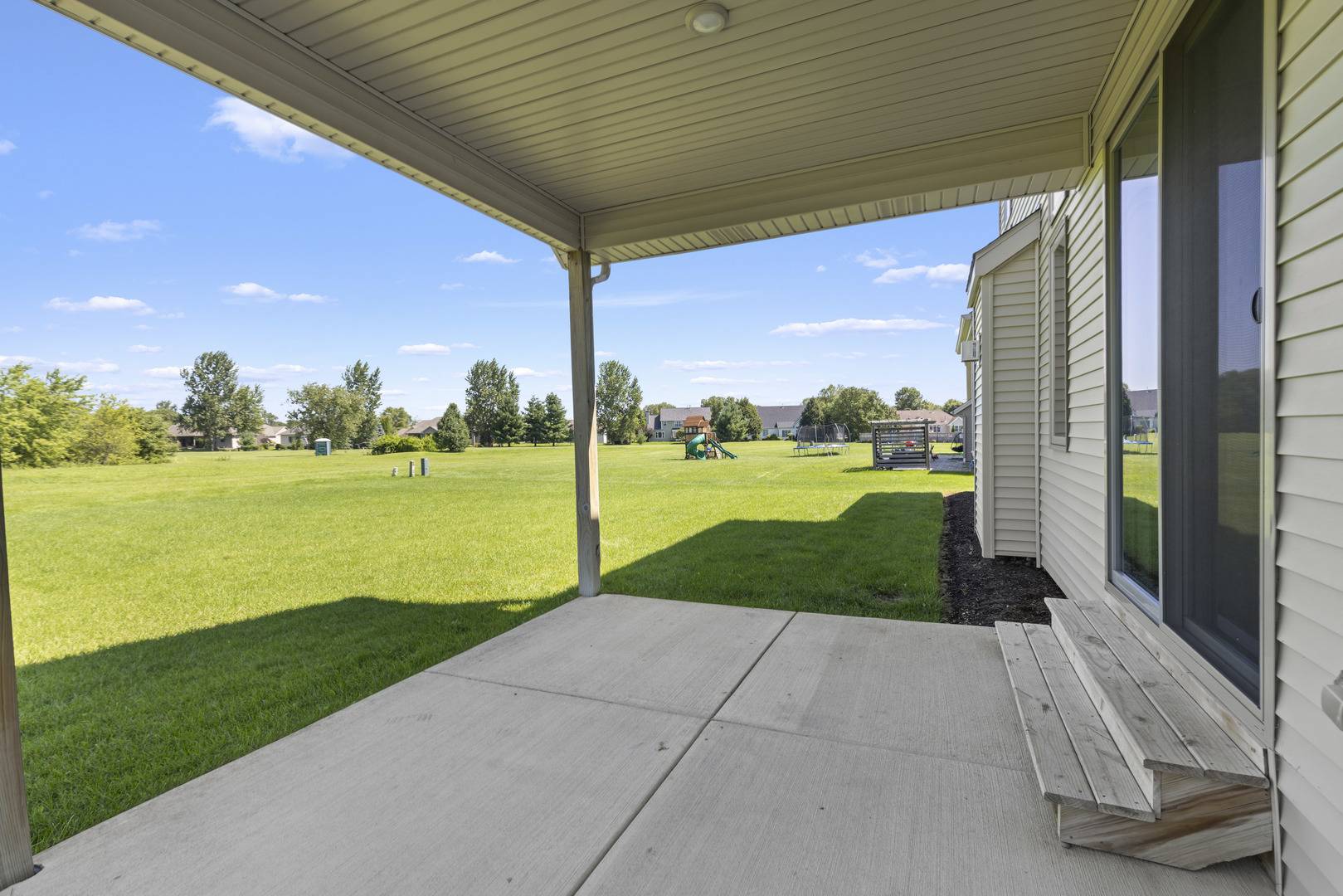 296 CLUB HOUSE DR, Cherry Valley, IL 61016