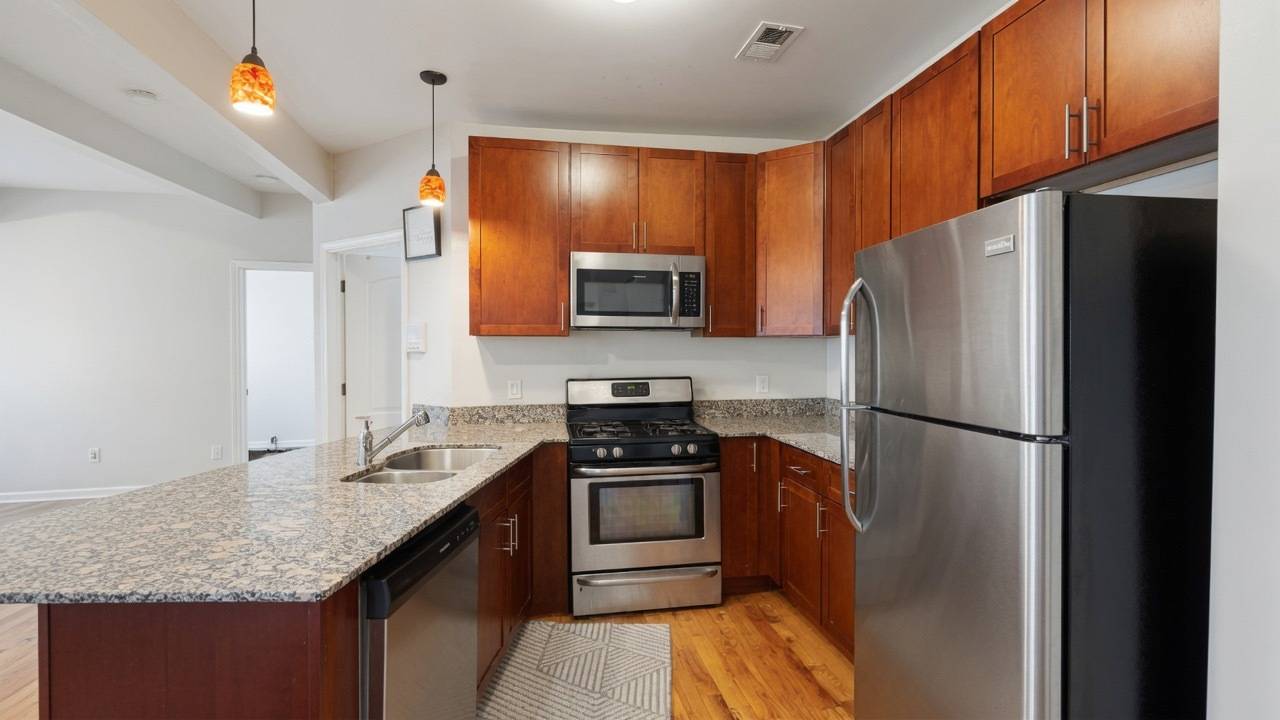 7225 N Rogers AVE #3, Chicago, IL 60645