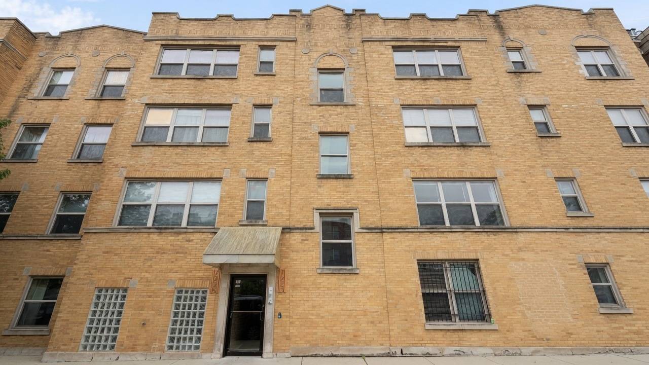 7225 N Rogers AVE #3, Chicago, IL 60645